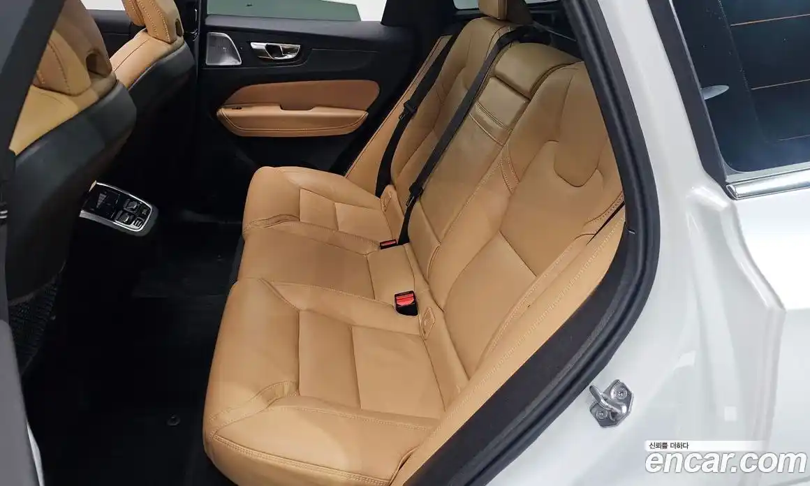 Volvo XC60 2021 2.0 Автомат в Москве № 251100, фото 12