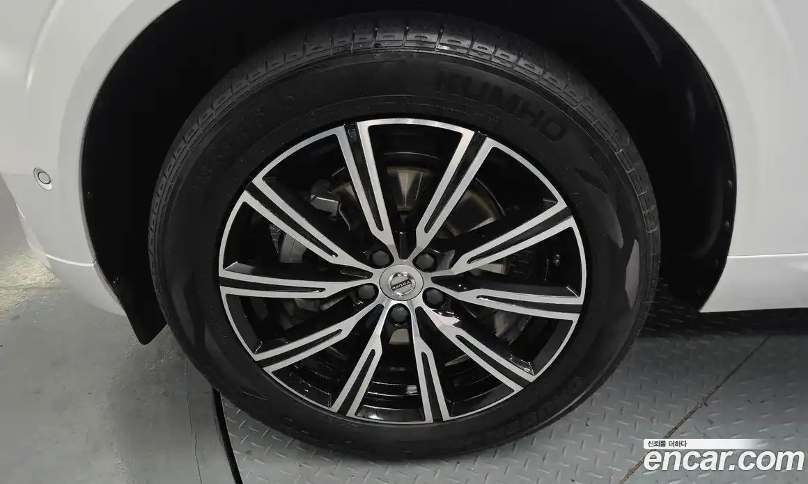 Volvo XC60 2021 2.0 Автомат в Москве № 251100, фото 5