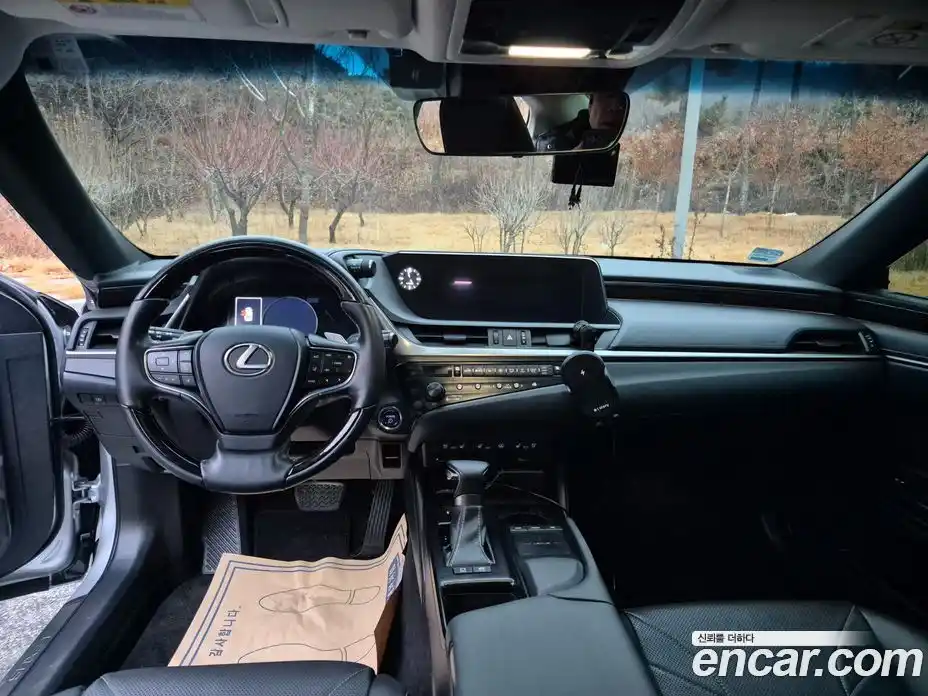 Lexus ES 2019 2.5 Автомат в Москве № 272363, фото 17