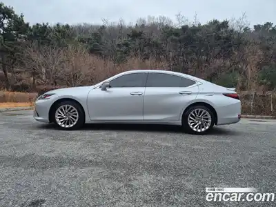 Lexus ES 2019 2.5 Автомат в Москве № 272363, миниатюра 3