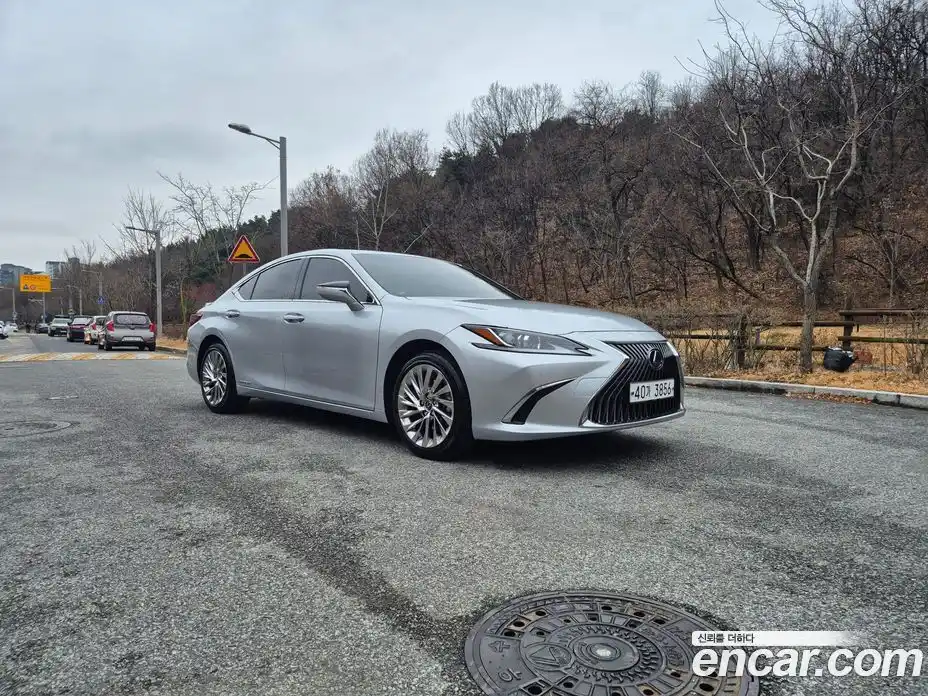 Lexus ES 2019 2.5 Автомат в Москве № 272363, фото 8