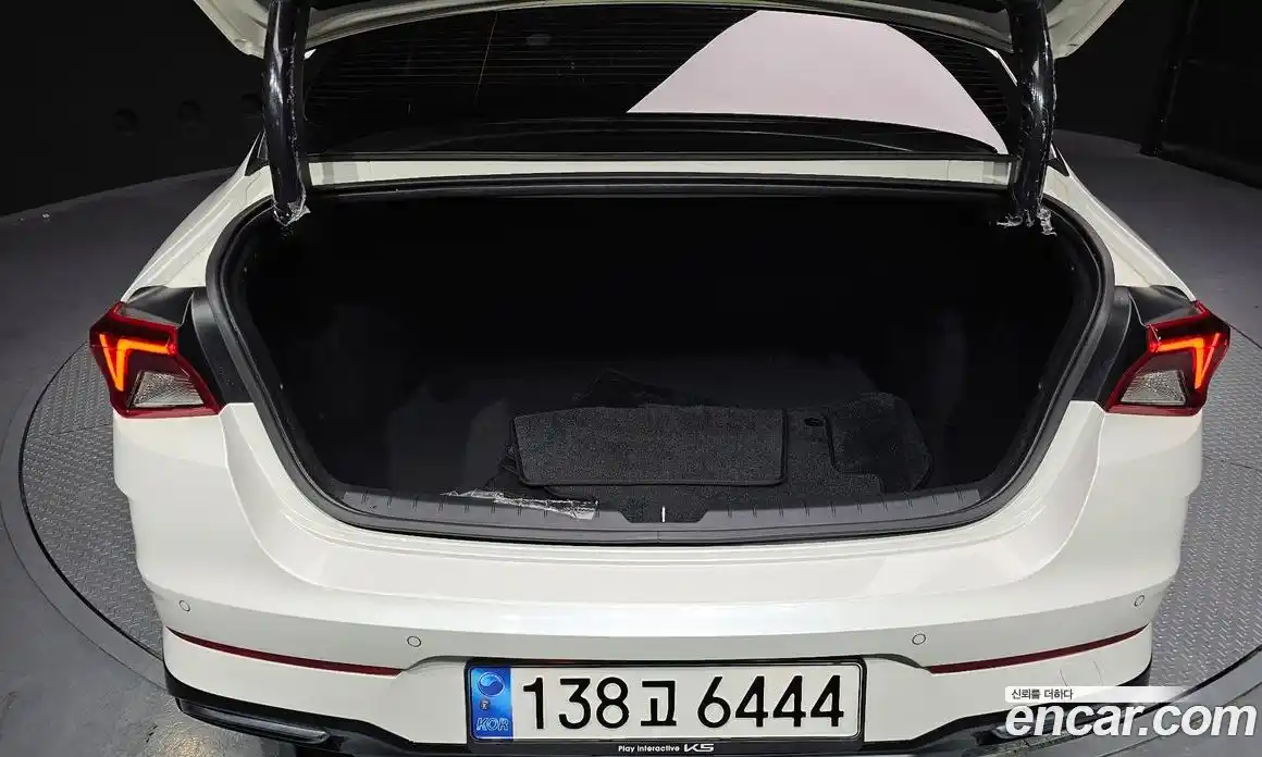 Kia K5 2023 2.0 Автомат в Москве № 287866, фото 1