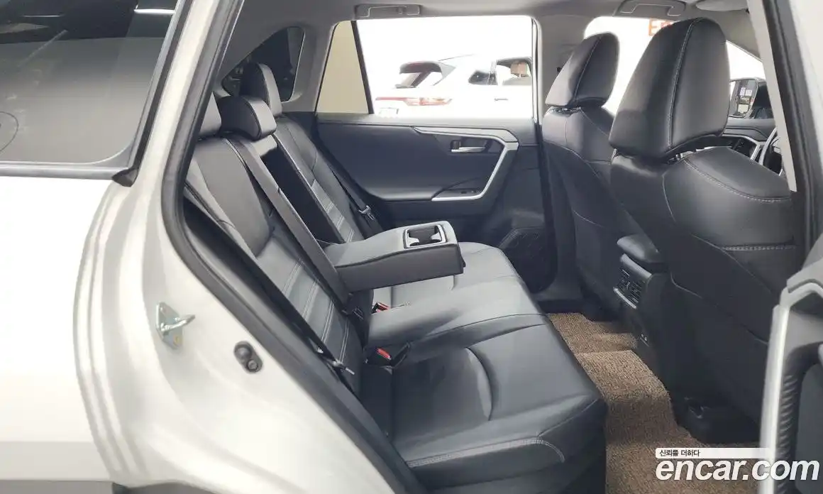 Toyota RAV4 2025 2.5 Автомат в Москве № 383904, фото 12