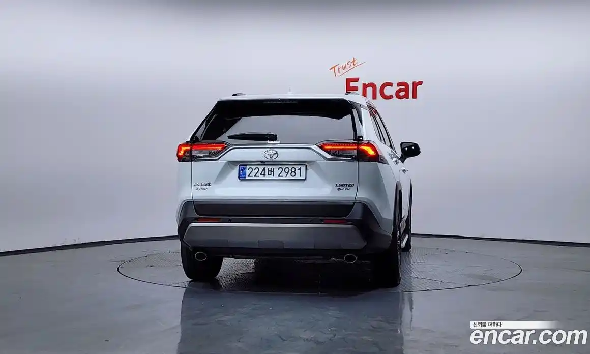 Toyota RAV4 2025 2.5 Автомат в Москве № 383904, фото 4