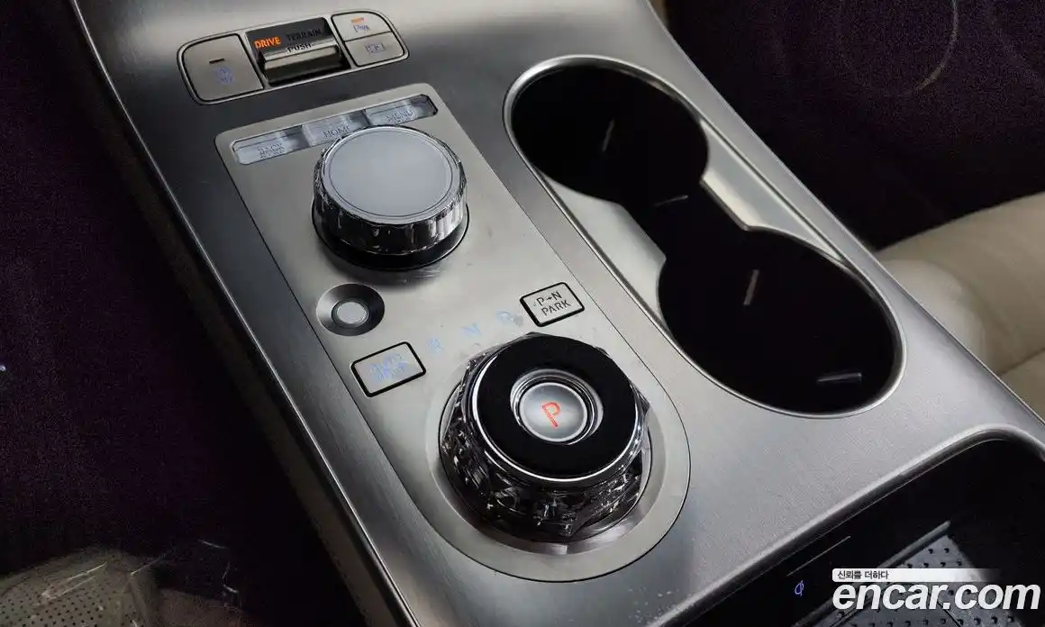 Genesis GV70 2025 2.5 Автомат в Москве № 404917, фото 9