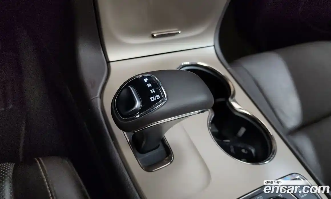 Jeep Cherokee 2015 3.0 Автомат в Москве № 432698, фото 9