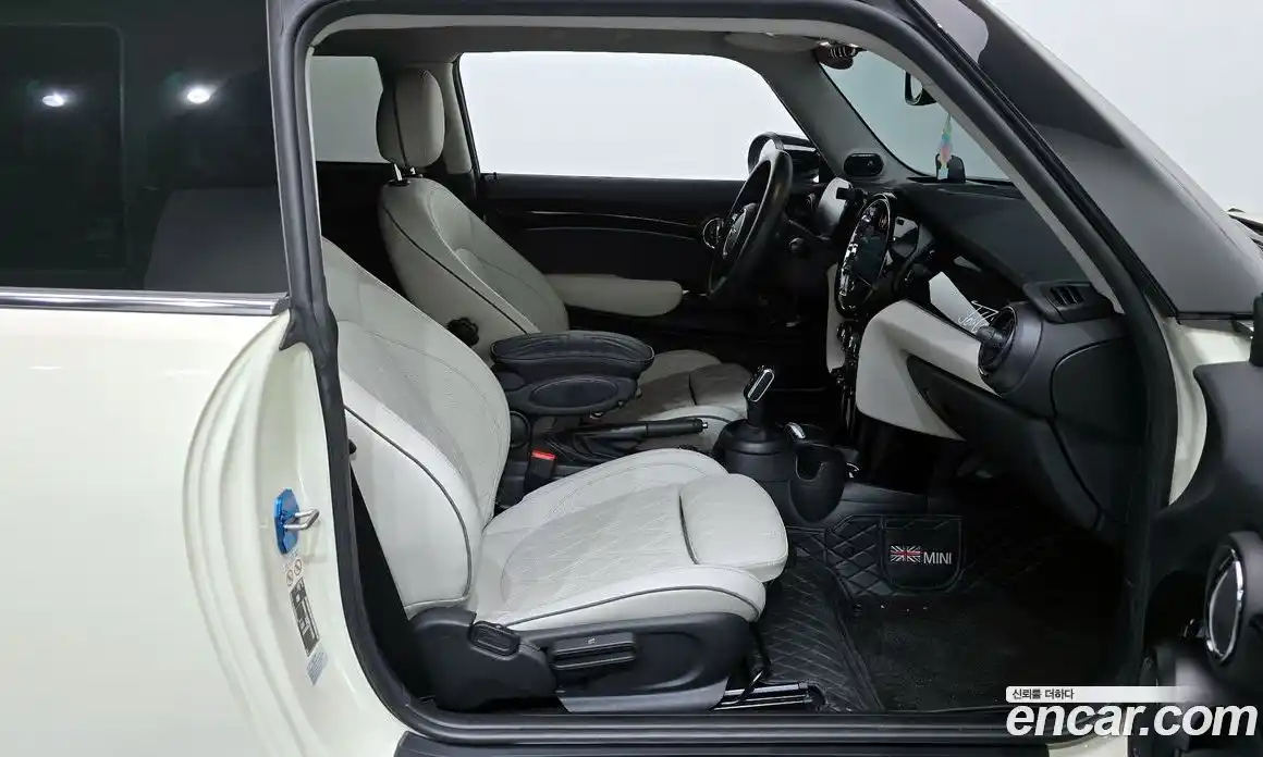 Mini Cooper 2023 2.0 Автомат в Москве № 471858, фото 11