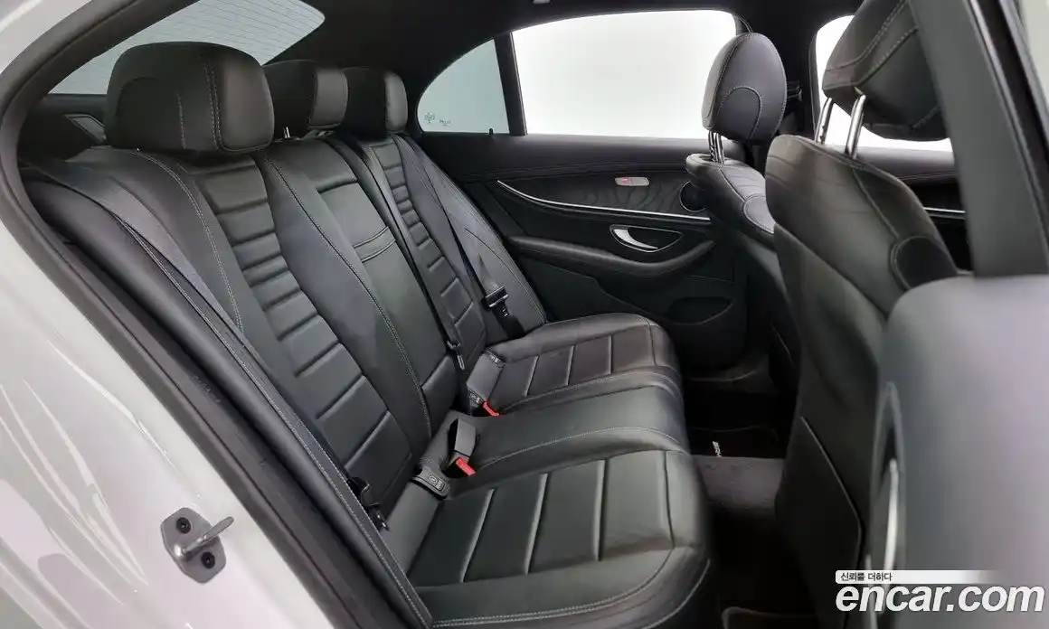 Mercedes-Benz E-Class 2021 1.9 Автомат в Москве № 495037, фото 12