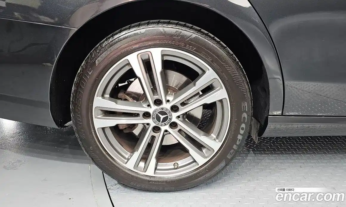 Mercedes-Benz E-Class 2021 2.0 Автомат в Москве № 495047, фото 5