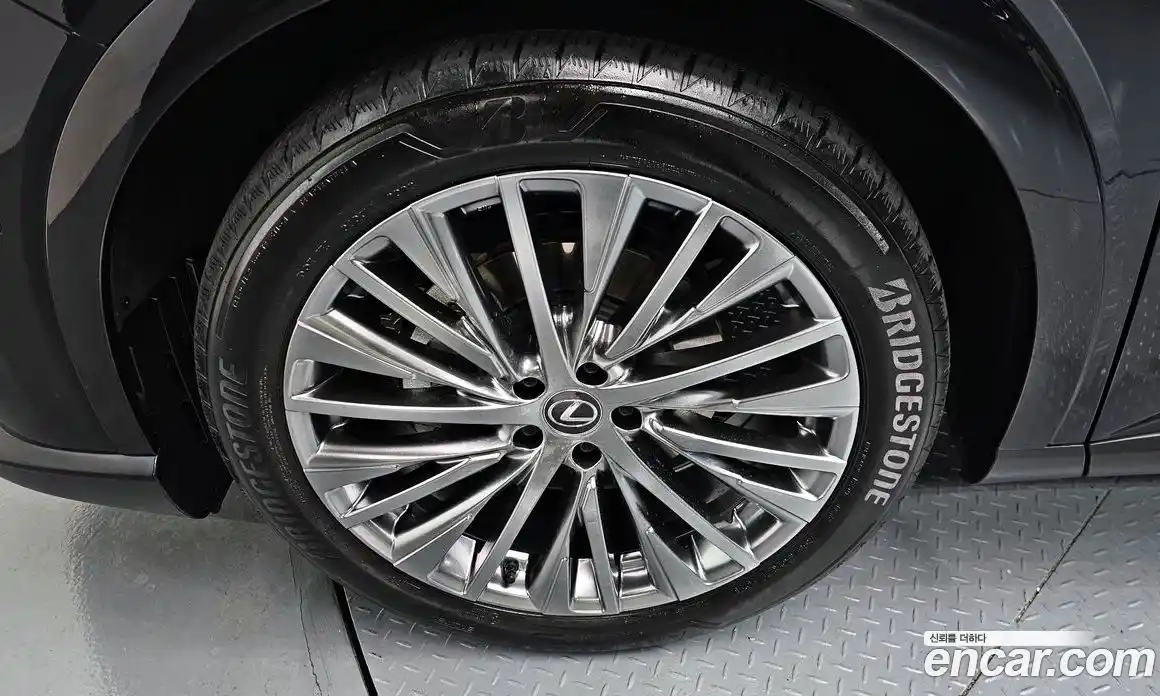 Lexus RX 2023 2.5 Автомат в Москве № 499628, фото 5