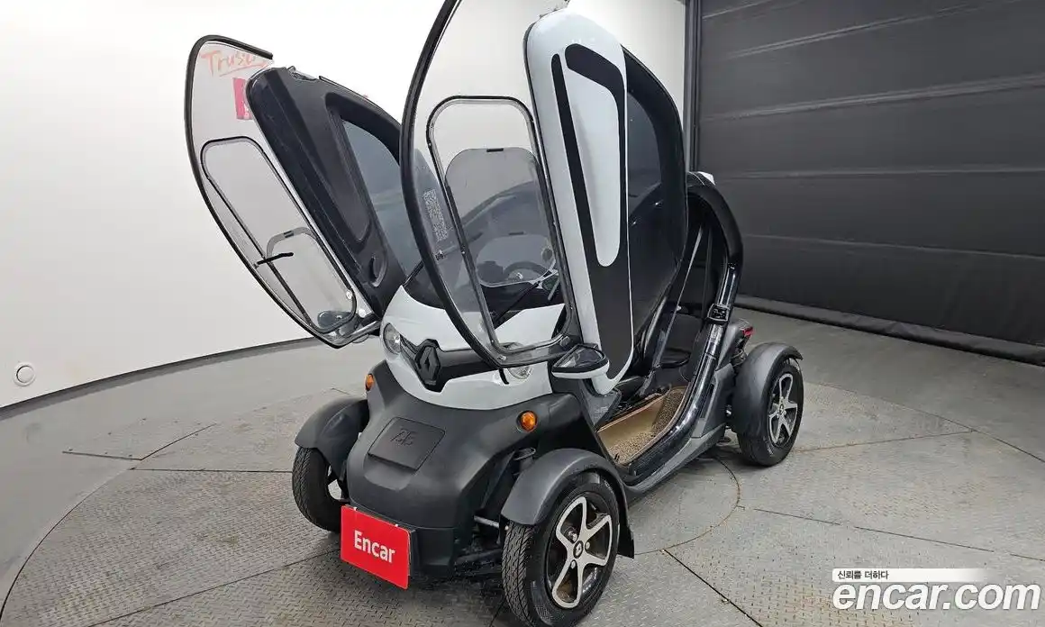 Renault Twizy 2018 0.1 Автомат в Москве № 520386, фото 19
