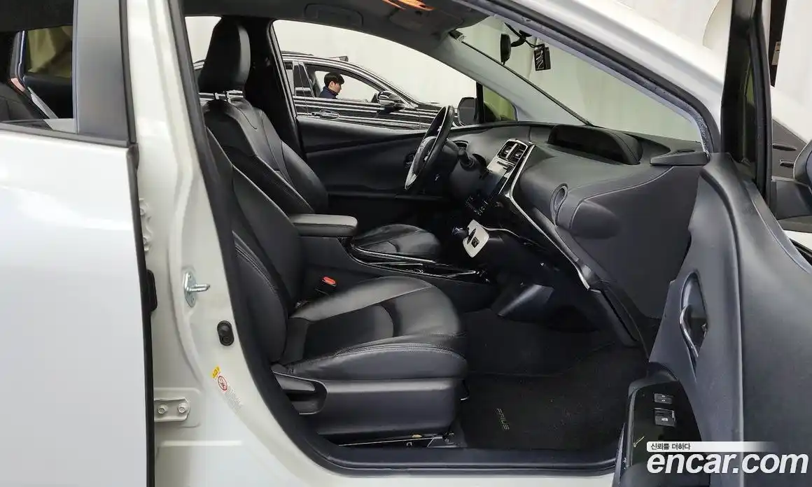 Toyota Prius 2017 1.8 Автомат в Москве № 524724, фото 11