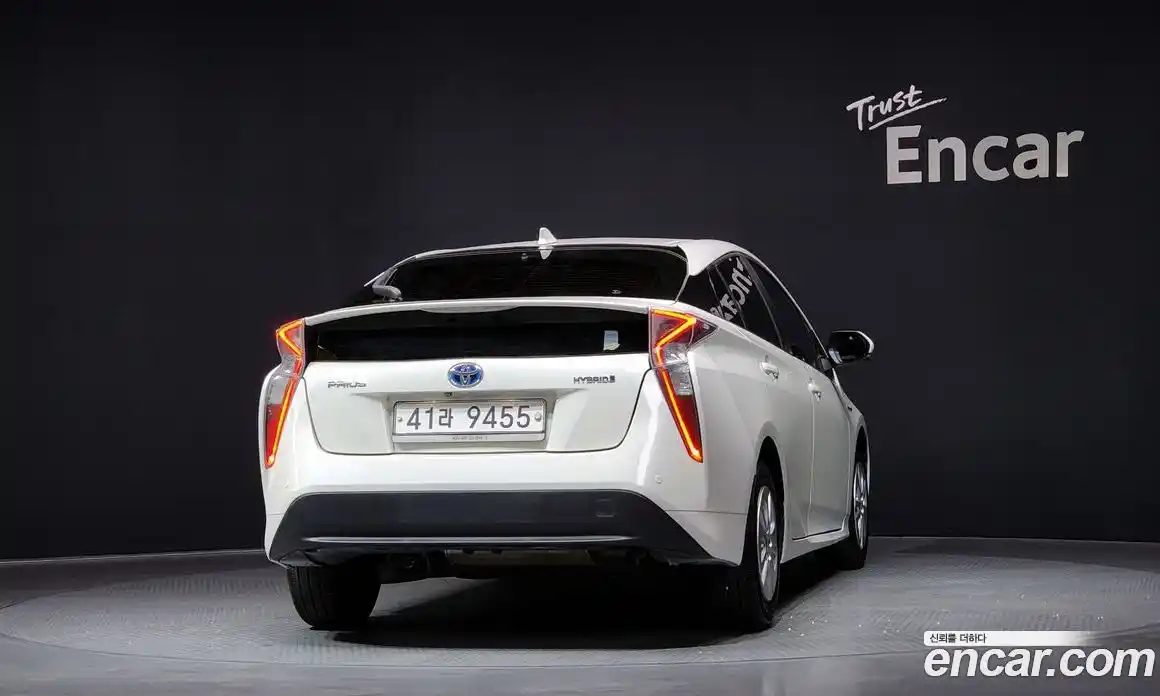 Toyota Prius 2017 1.8 Автомат в Москве № 524724, фото 4