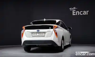 Toyota Prius 2017 1.8 Автомат в Москве № 524724, миниатюра 4