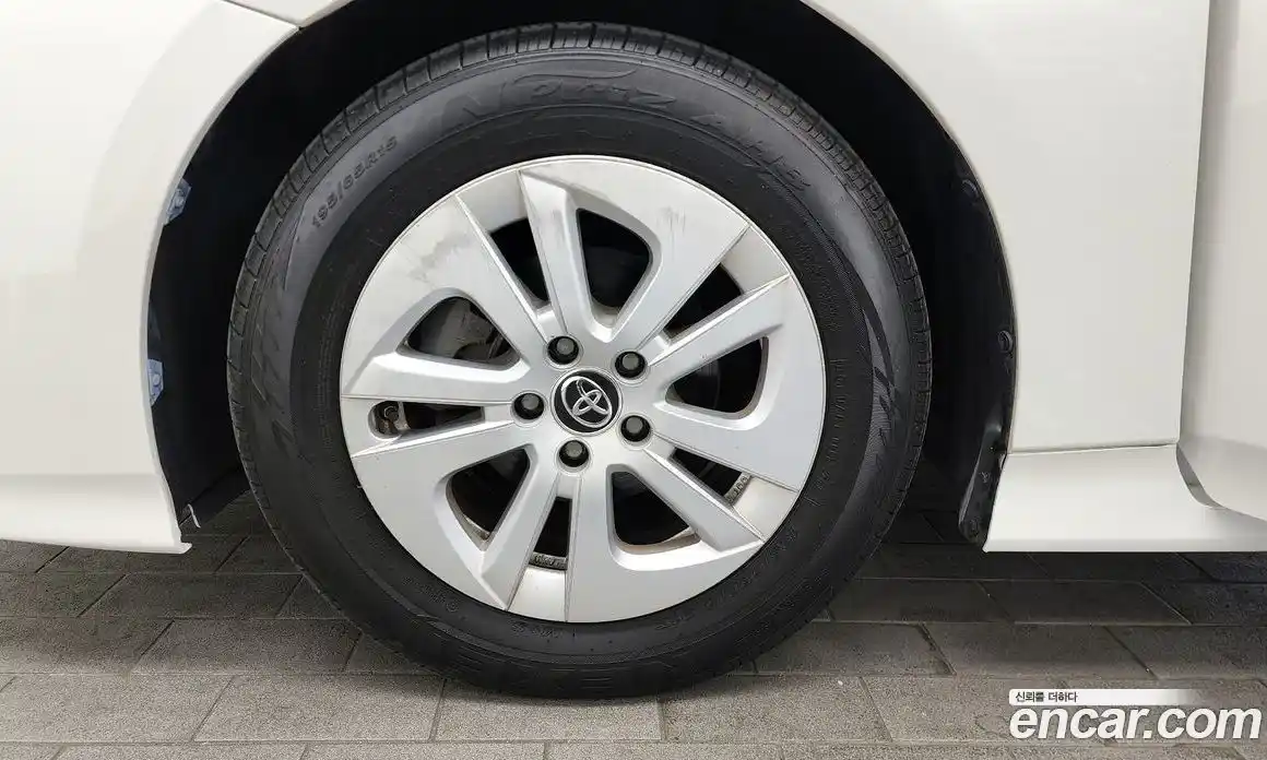 Toyota Prius 2017 1.8 Автомат в Москве № 524724, фото 5