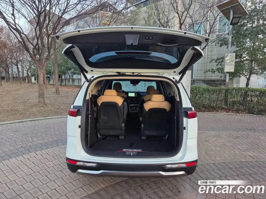 Kia Canival 2023 3.5 Автомат в Москве № 53645, фото 7