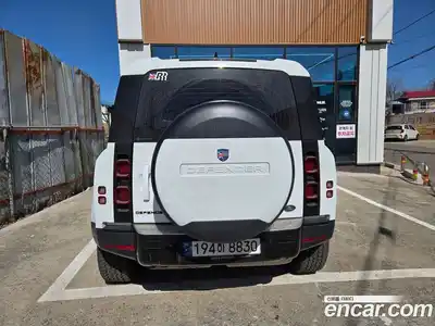 Land Rover Defender, 2023