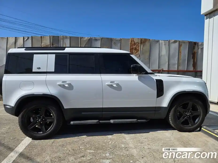 Land Rover Defender 2023 3.0 Автомат в Москве № 543224, фото 3