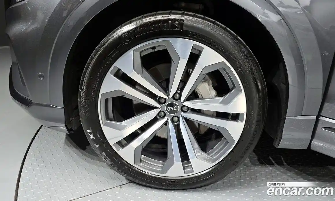 Audi Q8 2023 3.0 Автомат в Москве № 544184, фото 5