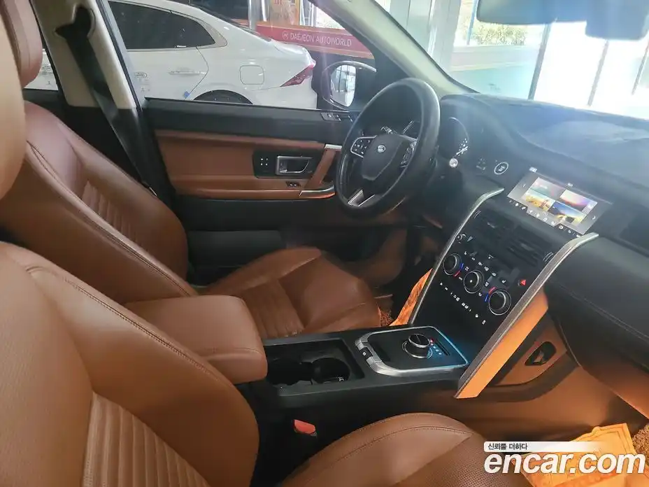 Land Rover Discovery Sport 2017 2.0 Автомат в Москве № 546040, фото 12