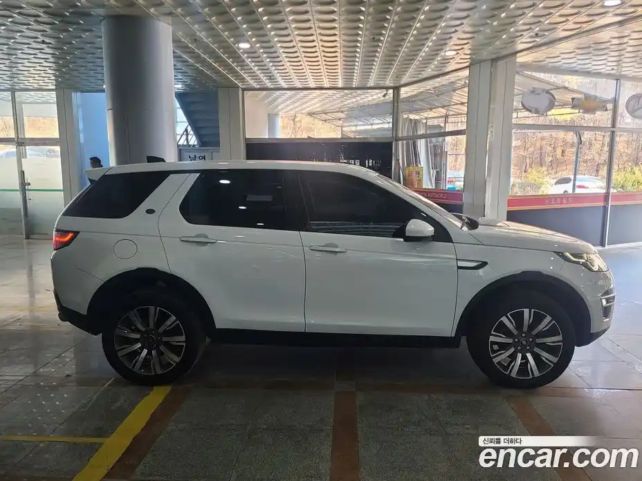 Land Rover Discovery Sport 2017 2.0 Автомат в Москве № 546040, фото 19