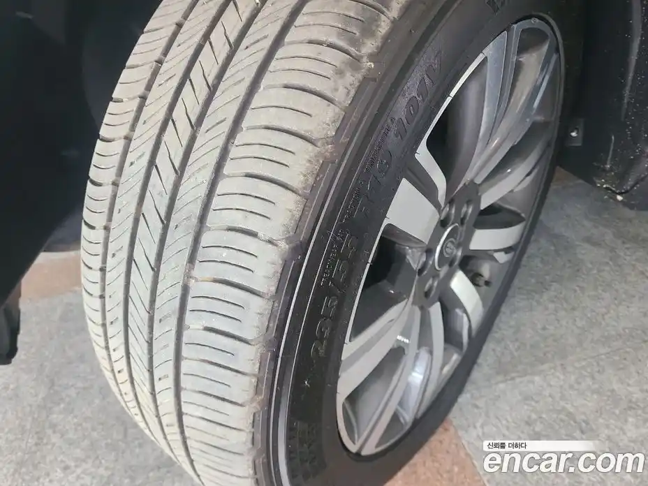 Land Rover Discovery Sport 2017 2.0 Автомат в Москве № 546040, фото 4