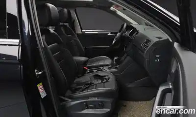 Volkswagen Tiguan 2023 2.0 Автомат в Москве № 547272, миниатюра 11