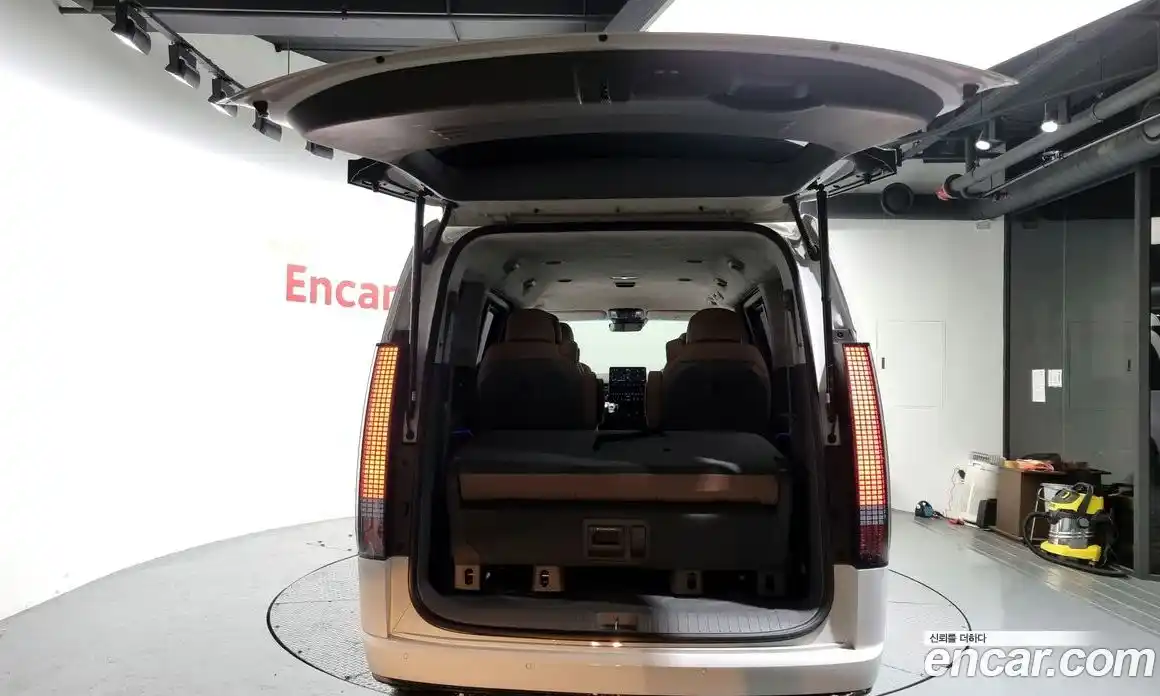 Hyundai Staria 2023 3.5 Автомат в Москве № 130755, фото 14