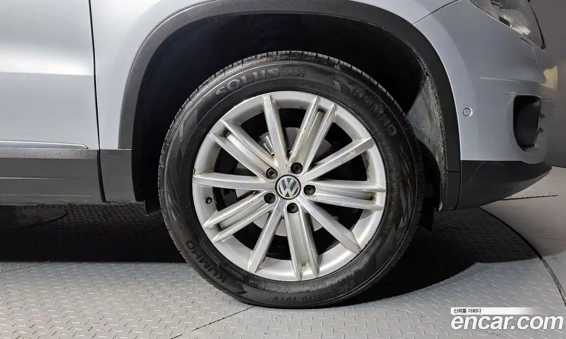 Volkswagen Tiguan 2013 2.0 Автомат в Москве № 134732, фото 12