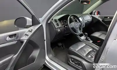 Volkswagen Tiguan 2013 2.0 Автомат в Москве № 134732, миниатюра 2