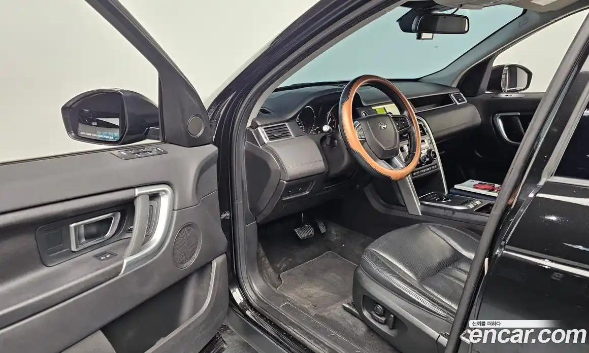 Land Rover Discovery Sport 2017 2.0 Автомат в Москве № 153781, фото 18