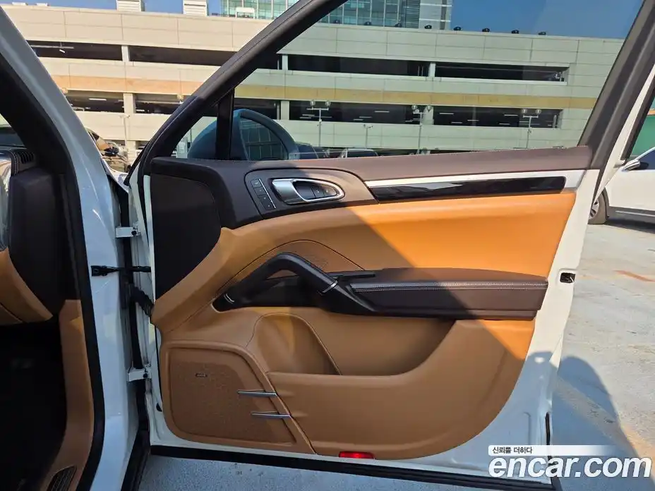 Porsche Cayenne 2015 4.1 Автомат в Москве № 165915, фото 16