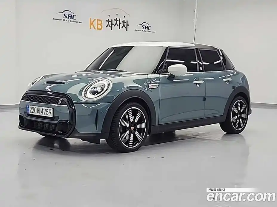 Mini Cooper 2023 2.0 Автомат в Москве № 167071, фото 1