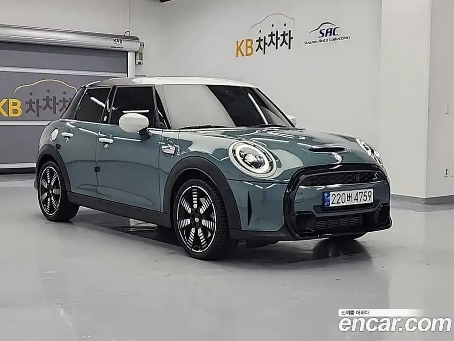 Mini Cooper 2023 2.0 Автомат в Москве № 167071, фото 4