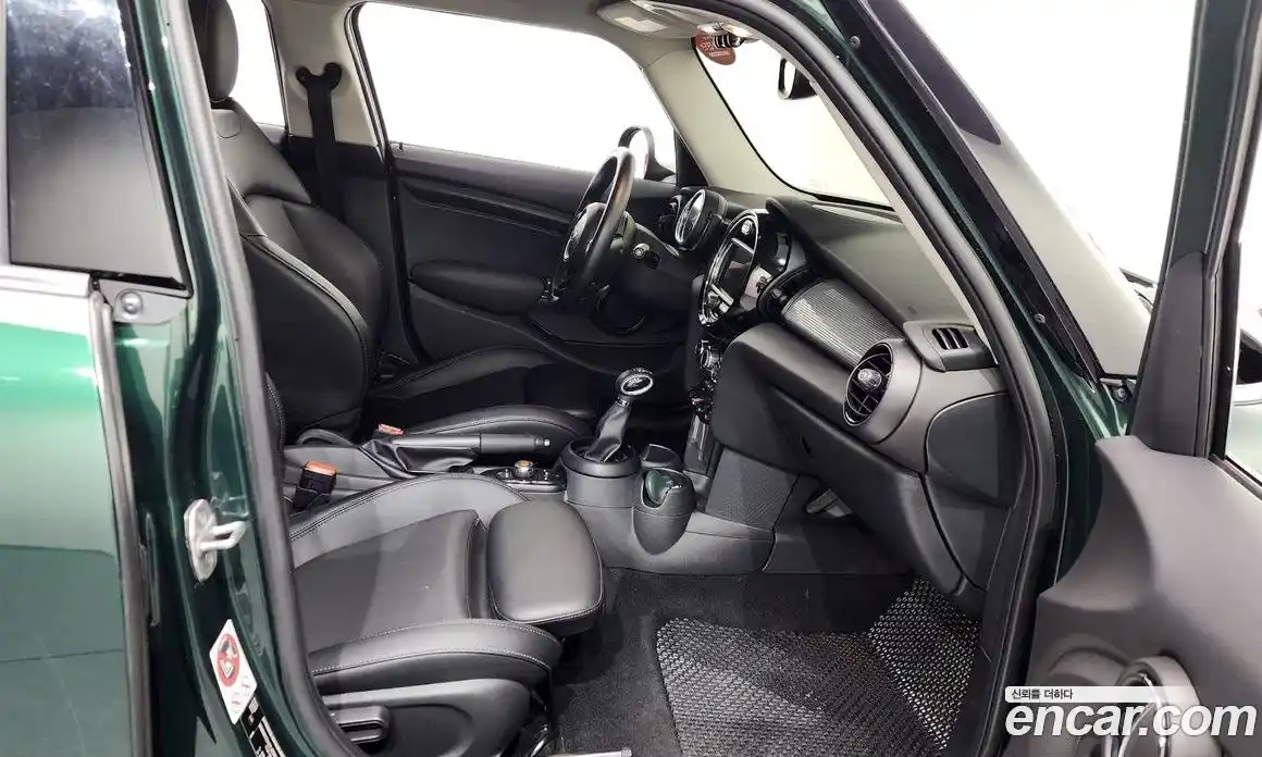 Mini Cooper 2018 1.5 Автомат в Москве № 167210, фото 18