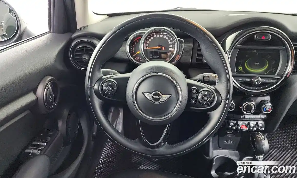 Mini Cooper 2018 1.5 Автомат в Москве № 167210, фото 3