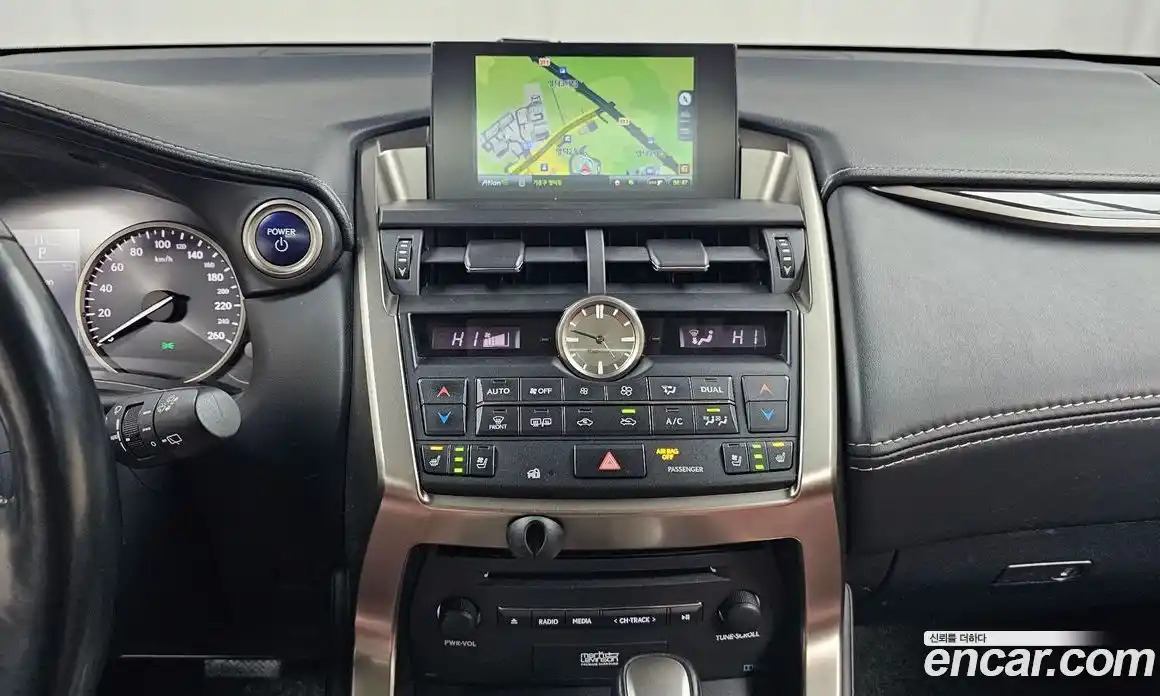 Lexus NX 2017 2.5 Автомат в Москве № 168264, фото 15