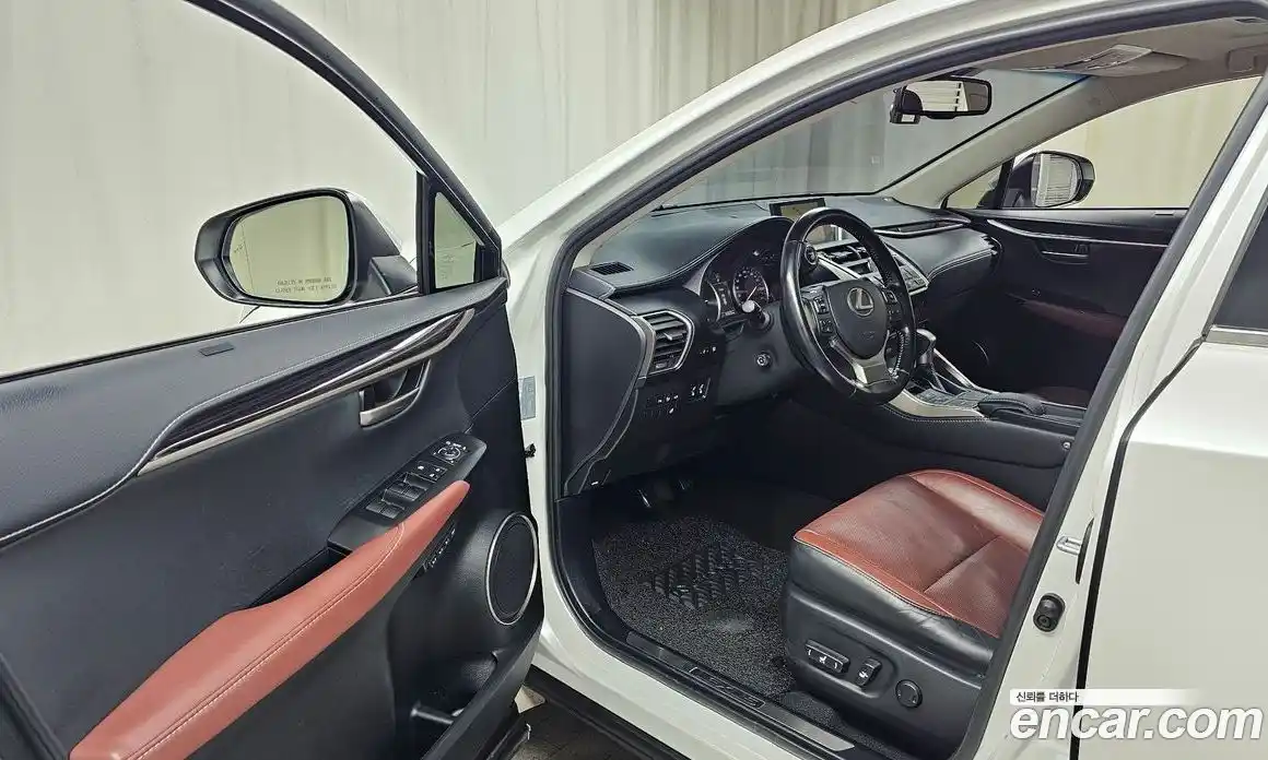 Lexus NX 2017 2.5 Автомат в Москве № 168264, фото 10