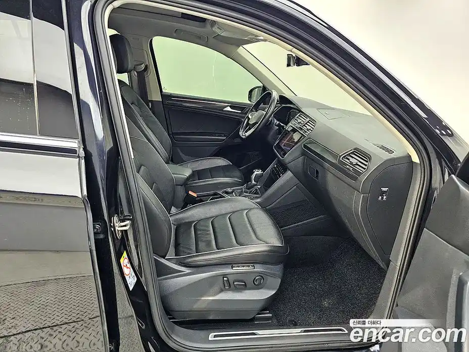 Volkswagen Tiguan 2021 2.0 Автомат в Москве № 169320, фото 11