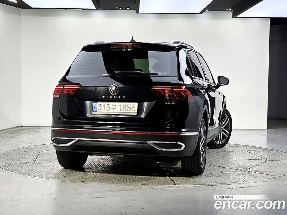 Volkswagen Tiguan 2021 2.0 Автомат в Москве № 169320, фото 3