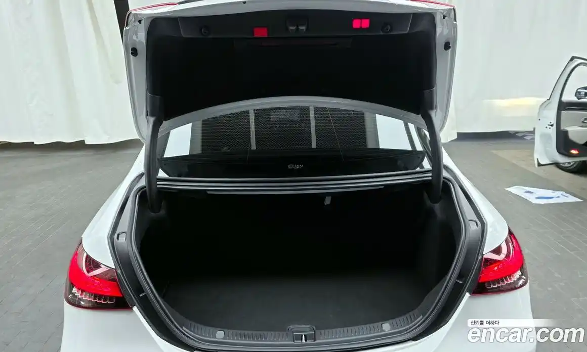 Mercedes-Benz E-Class 2021 2.0 Автомат в Москве № 171029, фото 3