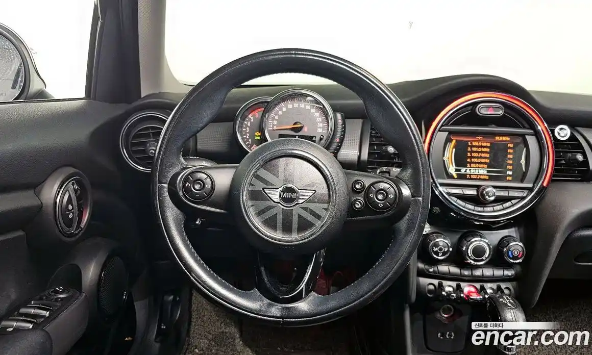 Mini Cooper 2015 1.5 Автомат в Москве № 179261, фото 18
