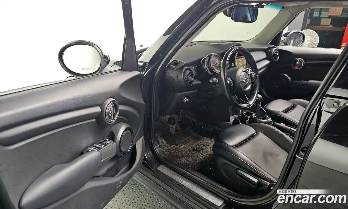 Mini Cooper 2015 1.5 Автомат в Москве № 179261, фото 7