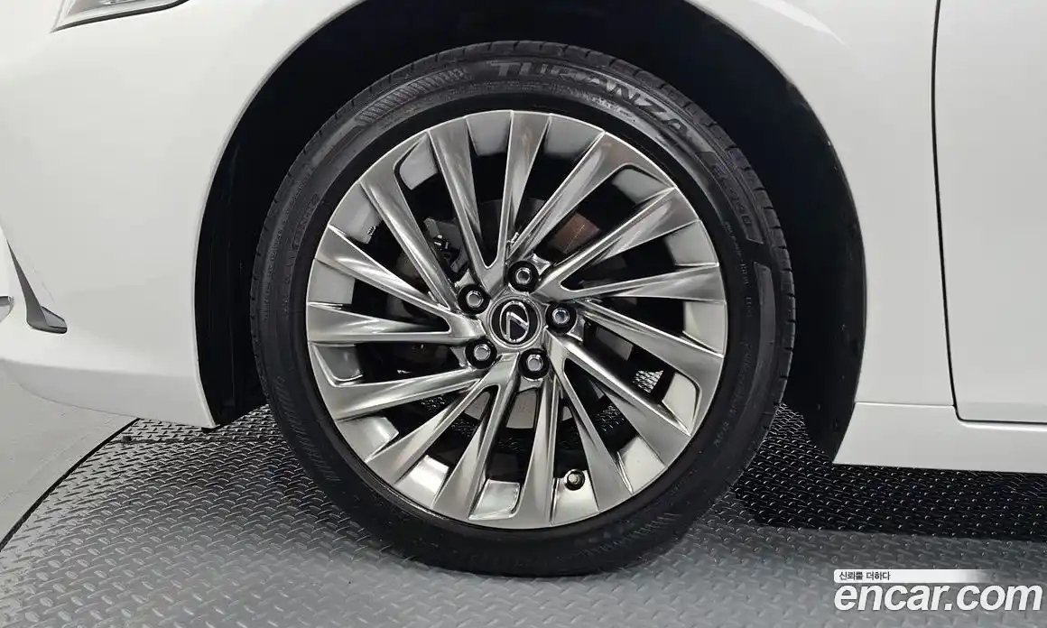 Lexus ES 2025 2.5 Автомат в Москве № 198853, фото 13