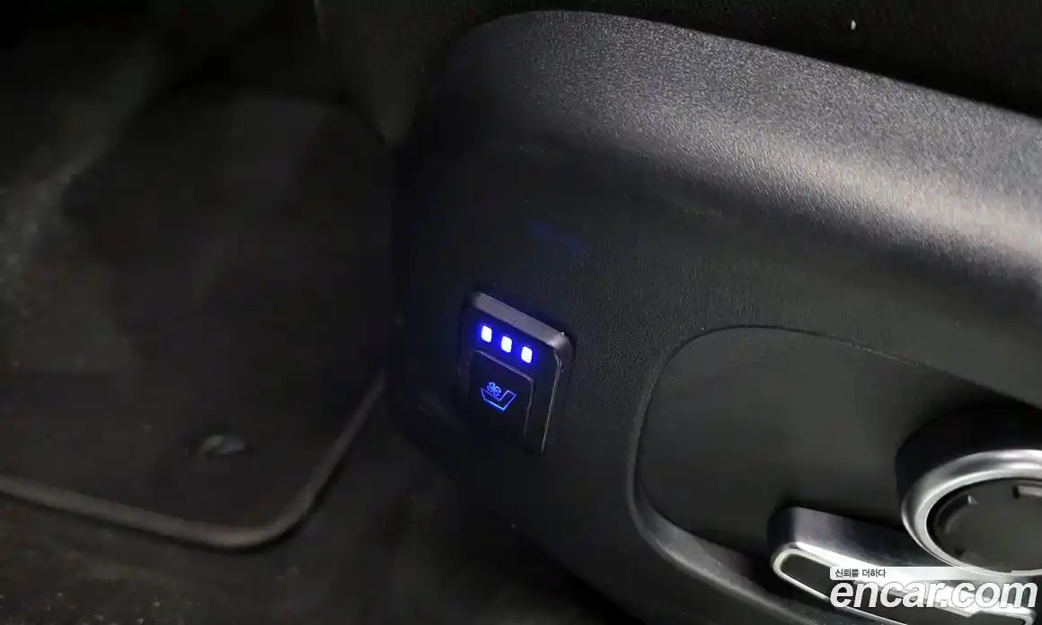 Land Rover Range-Rover Evoque 2022 2.0 Автомат в Москве № 213357, фото 6