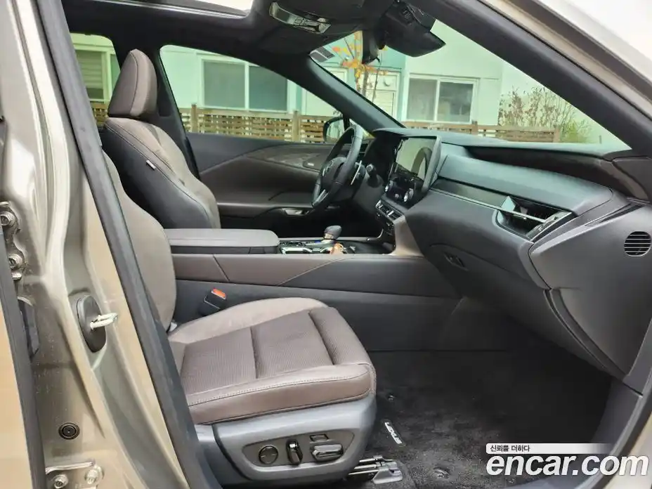 Lexus RX 2024 2.5 Автомат в Москве № 214815, фото 13