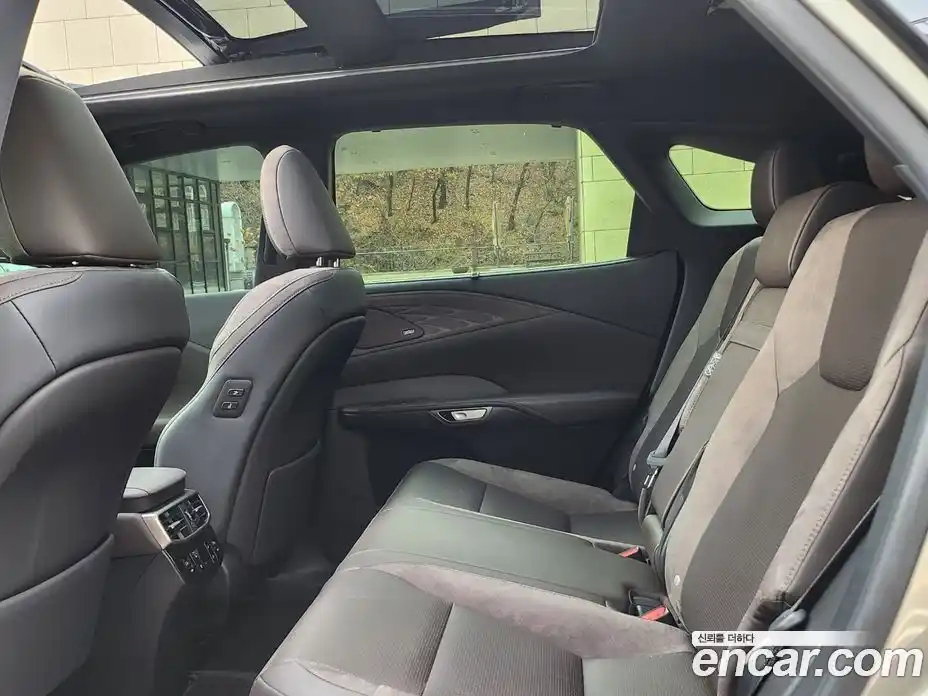 Lexus RX 2024 2.5 Автомат в Москве № 214815, фото 8