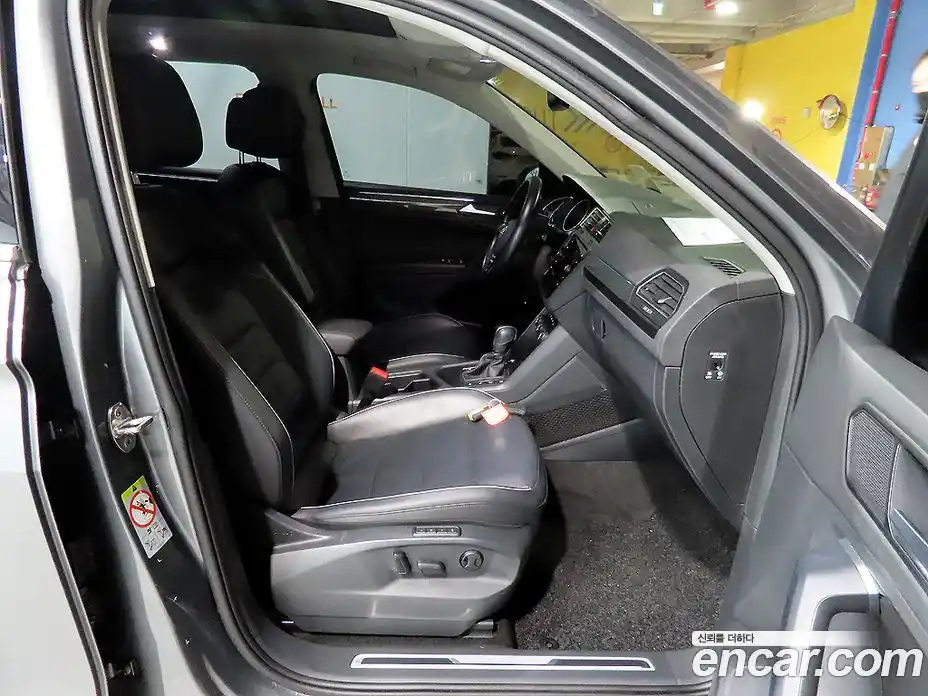 Volkswagen Tiguan 2020 2.0 Автомат в Москве № 215203, фото 9