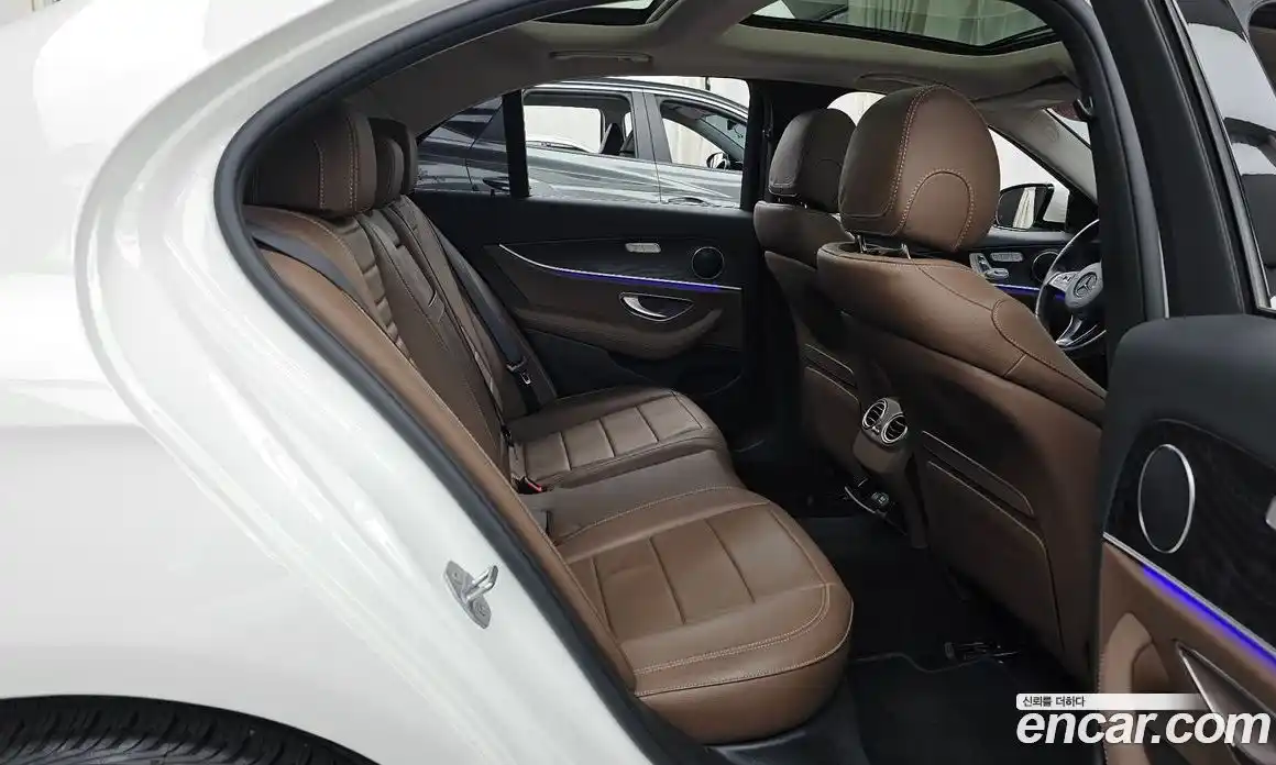 Mercedes-Benz E-Class 2017 2.0 Автомат в Москве № 224735, фото 12