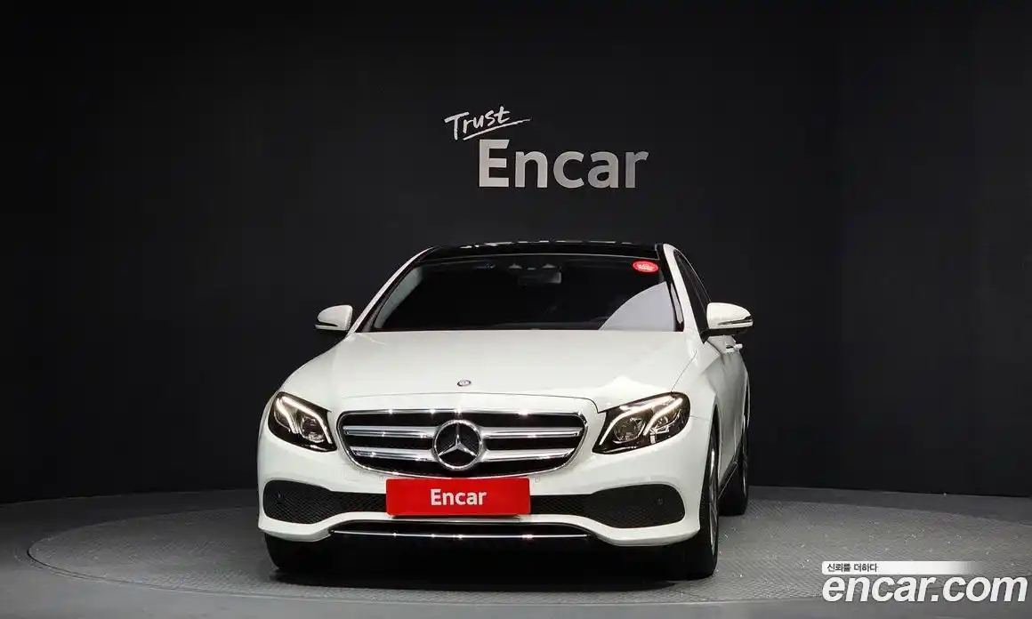 Mercedes-Benz E-Class 2017 2.0 Автомат в Москве № 224735, фото 3